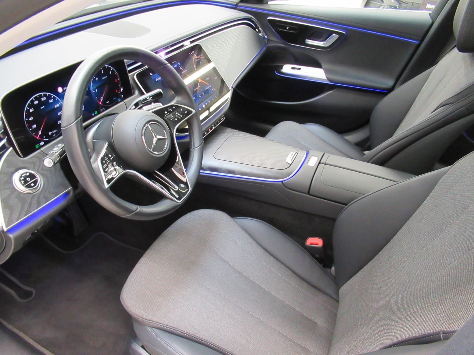 2025 Mercedes-Benz E-klasa Avantgarde — fotografija 16