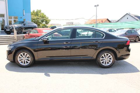 2020 Volkswagen Passat — sličica 8