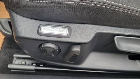 2021 Volkswagen Passat — sličica 26