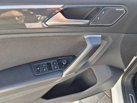 2018 Volkswagen Tiguan R-Line — sličica 20