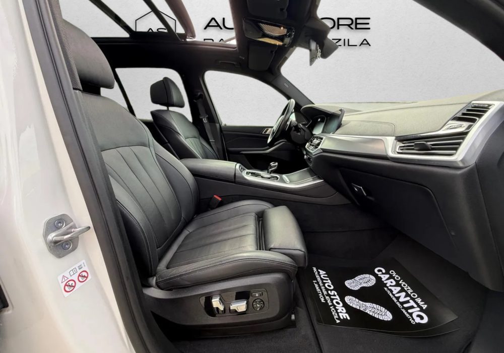 2021 BMW X5 M Sport — fotografija 24
