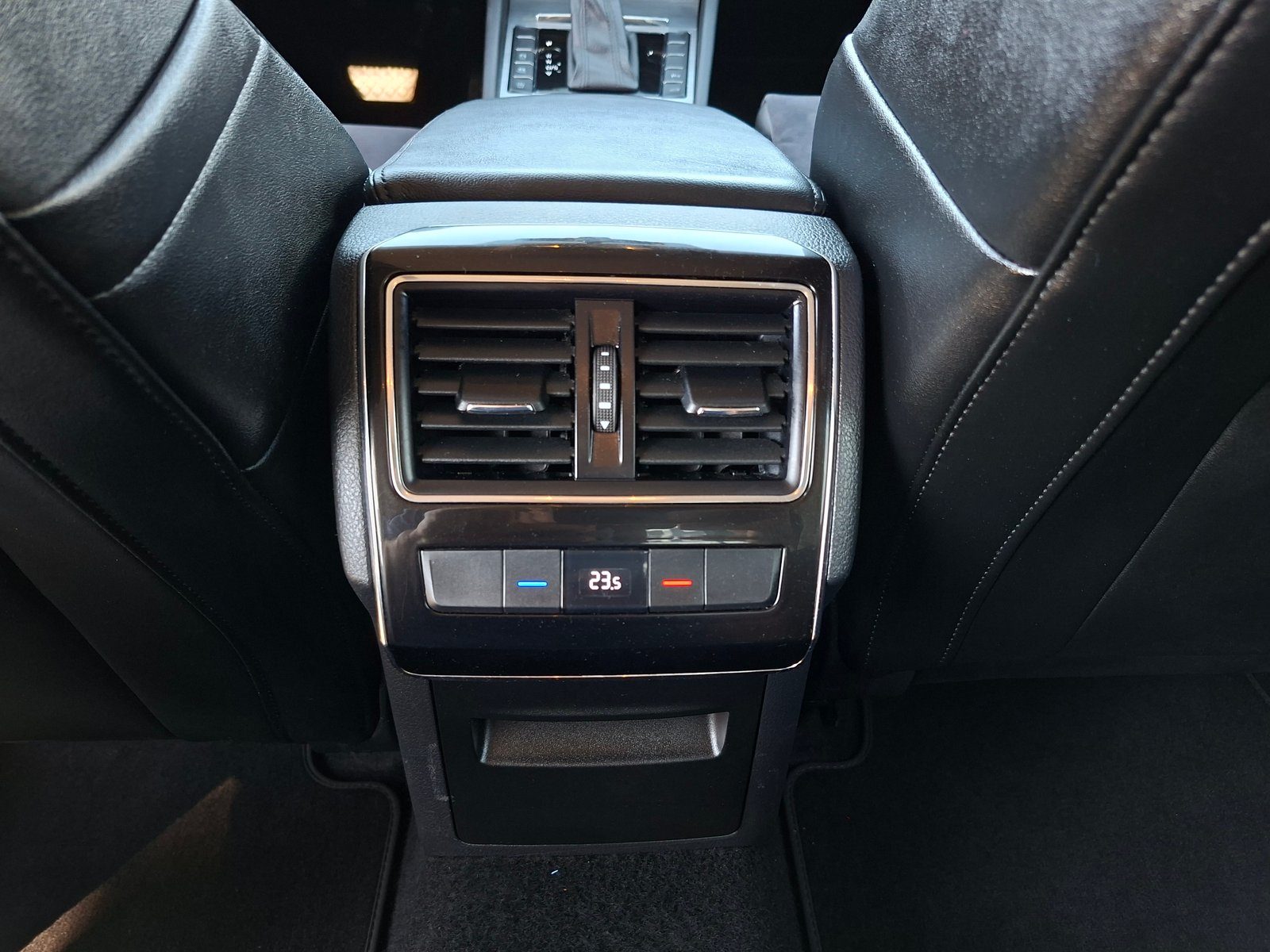 2022 Škoda Superb — fotografija 18