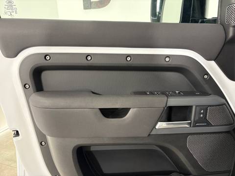 2022 Land Rover Defender — sličica 14