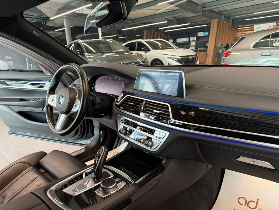 2021 BMW Serija 7 — fotografija 22
