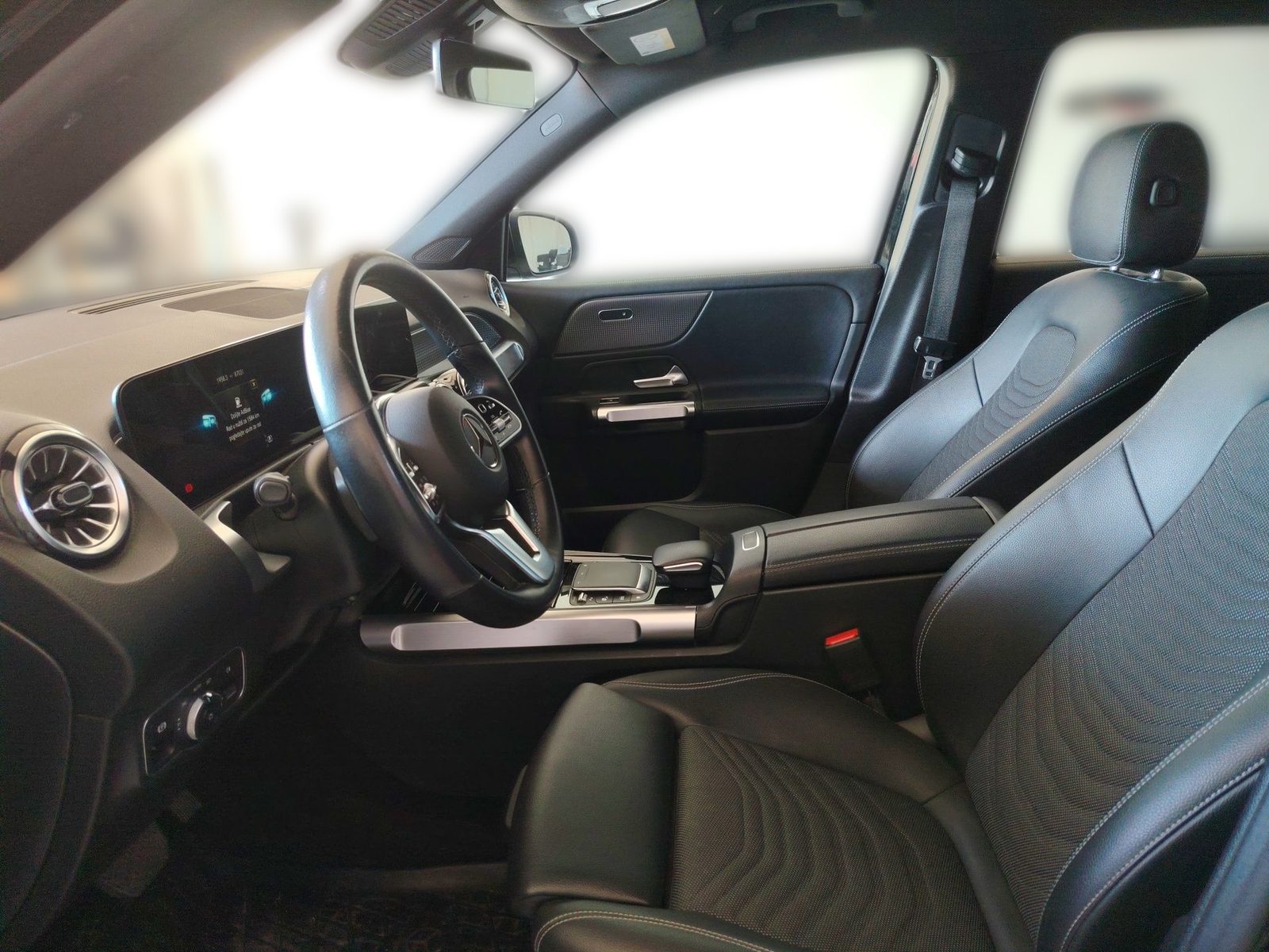 2023 Mercedes-Benz GLB — fotografija 13
