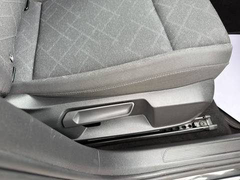2024 Volkswagen Golf — sličica 17