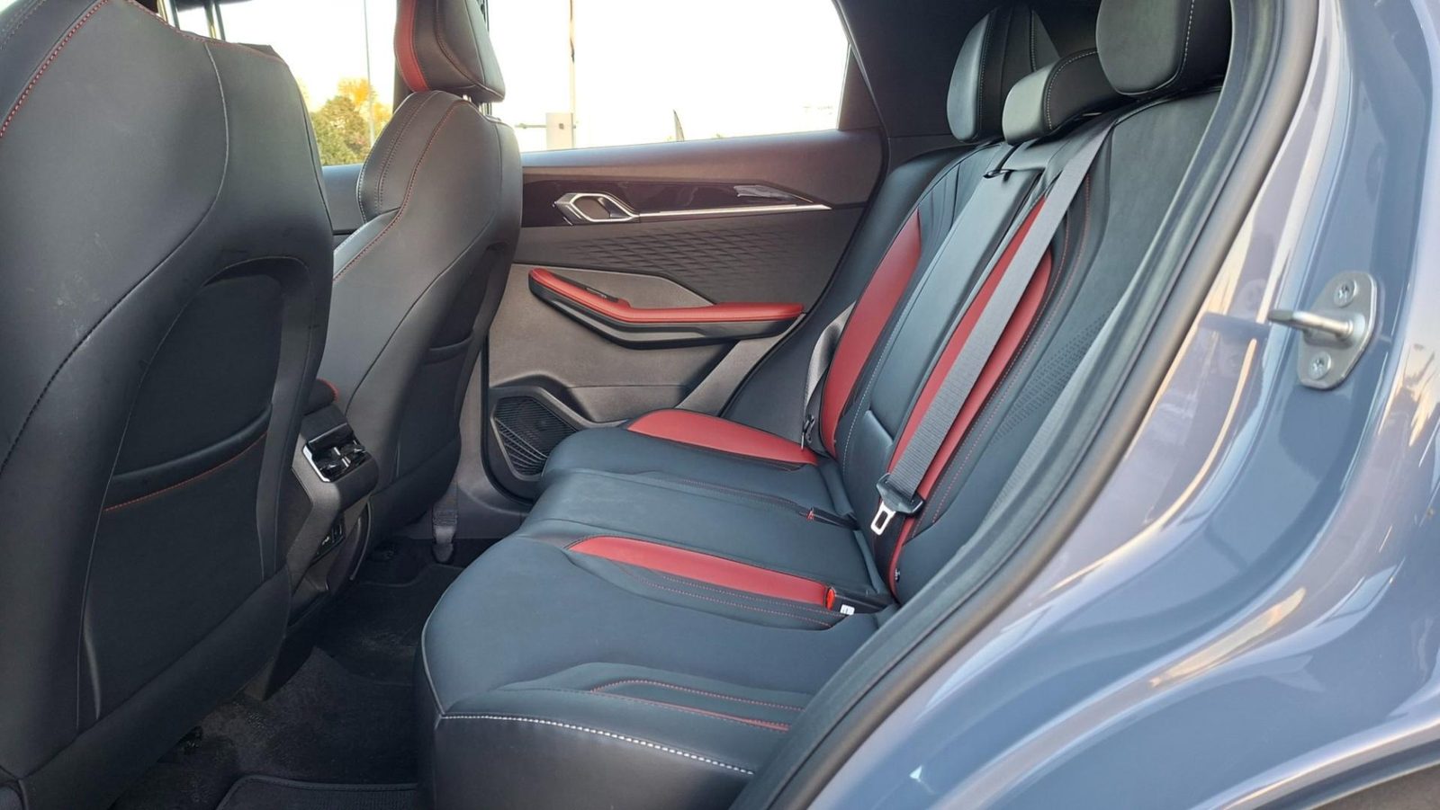 2024 Geely Coolray — fotografija 4