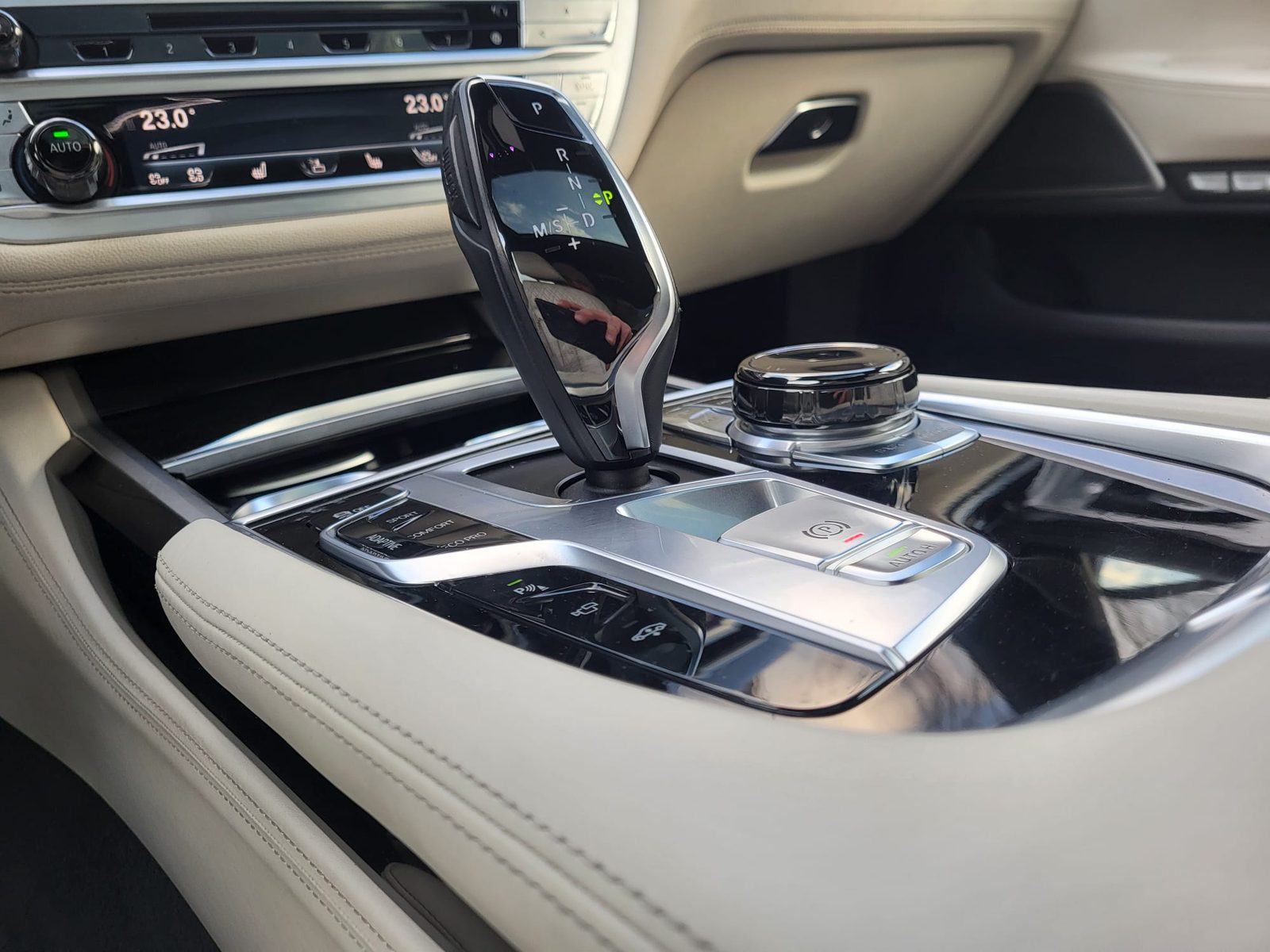 2016 BMW Serija 7 — fotografija 27