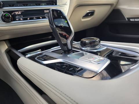 2016 BMW Serija 7 — sličica 27