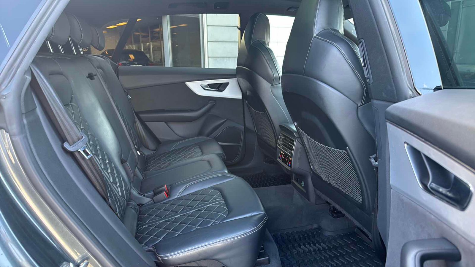 2021 Audi Q8 — fotografija 10