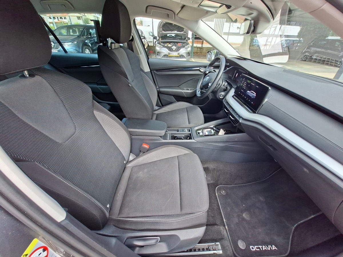 2022 Škoda Octavia Combi — fotografija 14