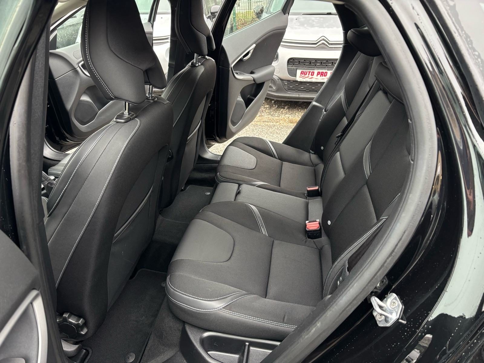 2019 Volvo V40 — fotografija 24