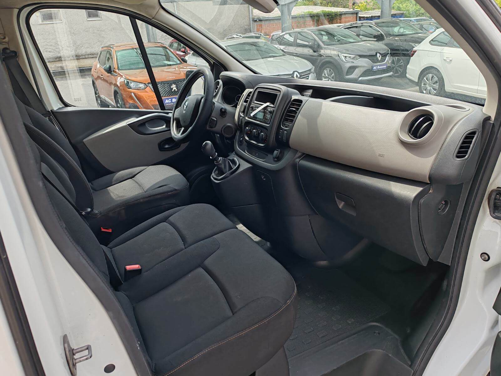 2017 Renault Trafic — fotografija 11