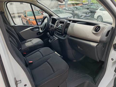 2017 Renault Trafic — sličica 11