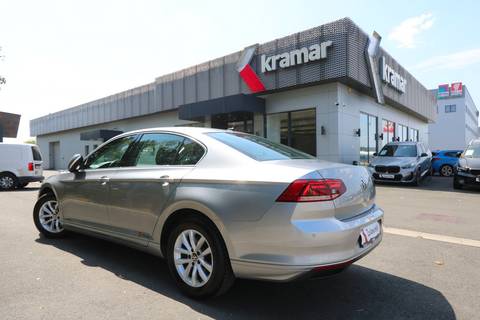 2021 Volkswagen Passat — sličica 17