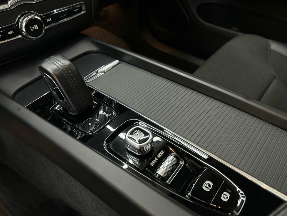 2019 Volvo XC60 — fotografija 12