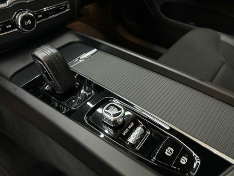 2019 Volvo XC60 — sličica 12