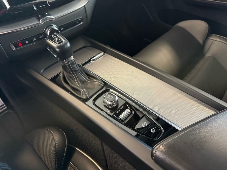 2020 Volvo XC60 — fotografija 12