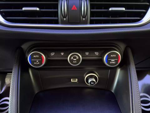2018 Alfa Romeo Stelvio — sličica 29