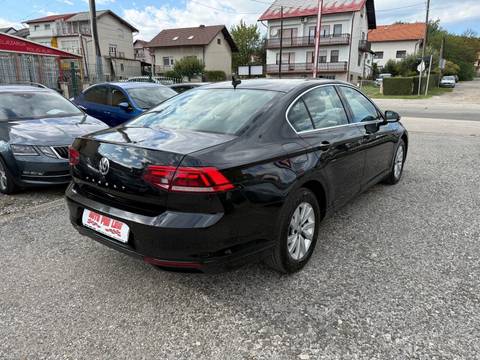 2020 Volkswagen Passat — sličica 3