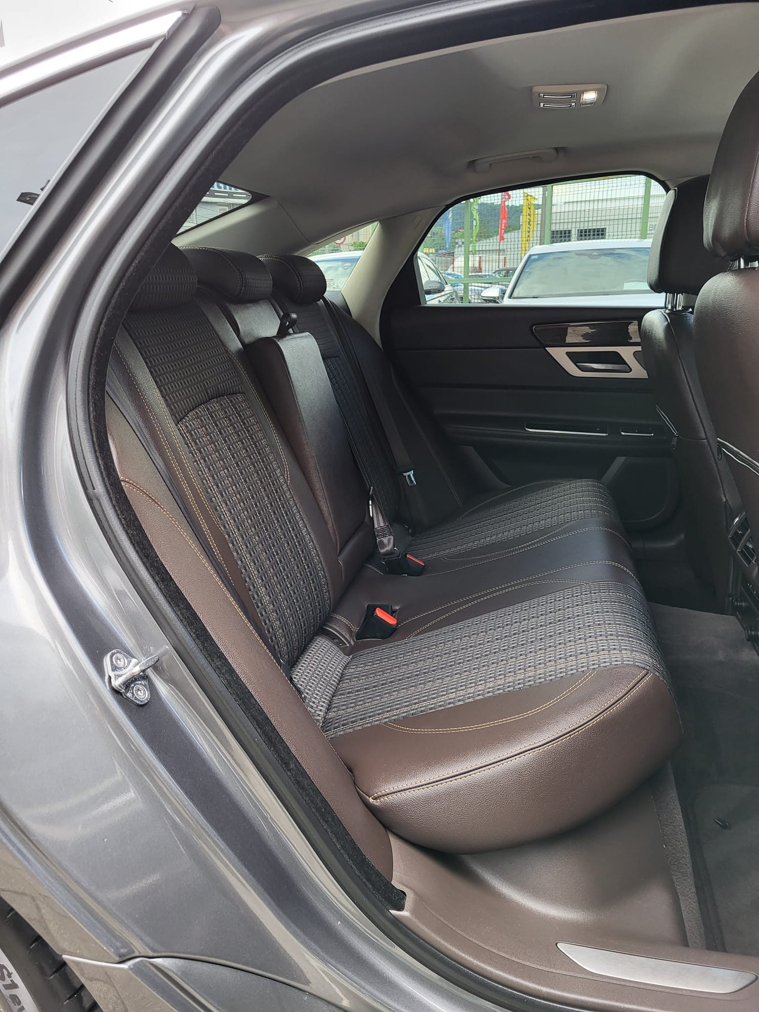 2015 Jaguar XF — fotografija 12