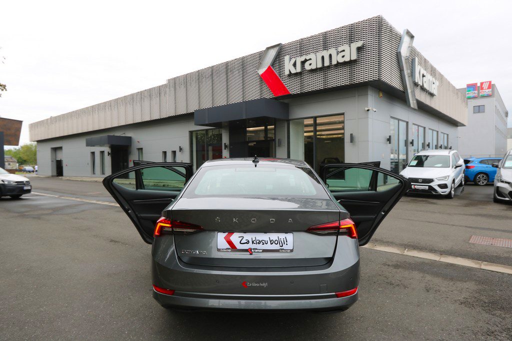 2022 Škoda Octavia — fotografija 16