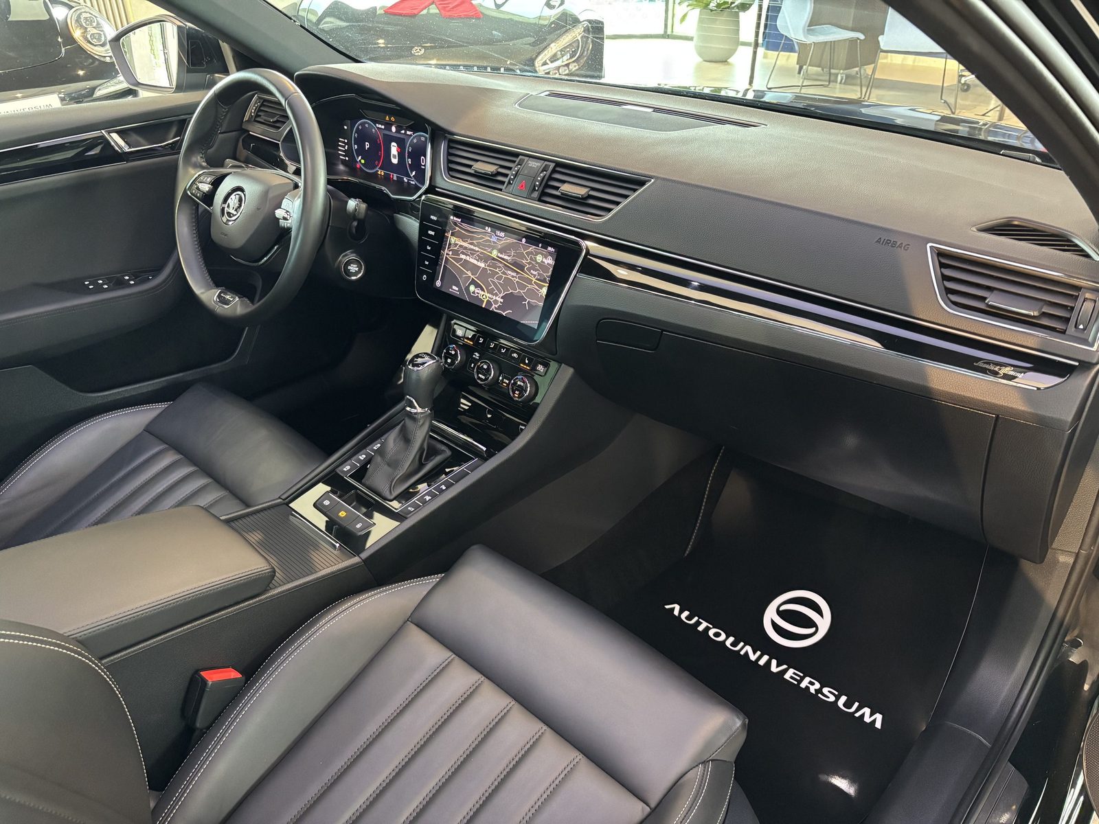 2022 Škoda Superb — fotografija 17
