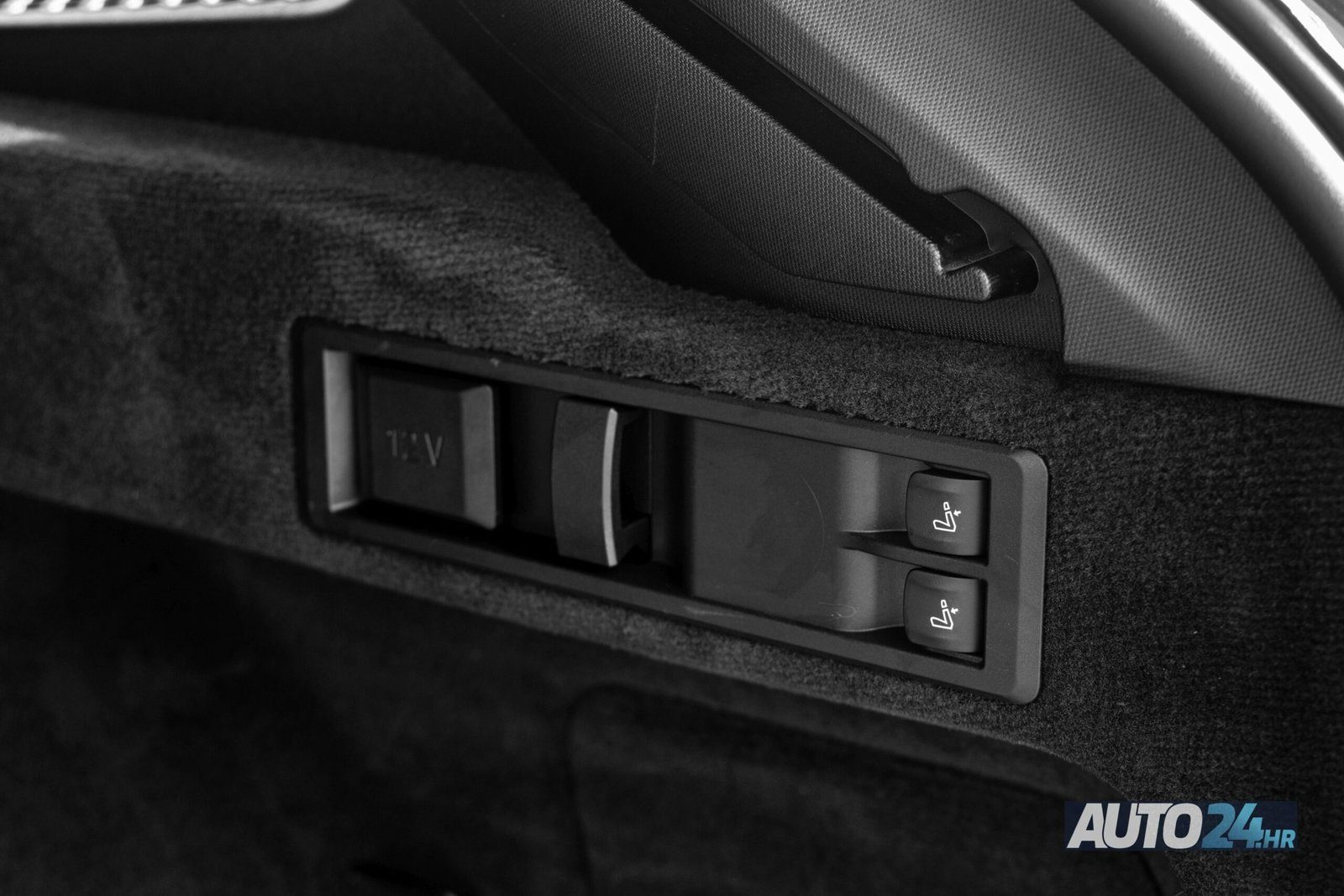 2020 BMW Serija 3 M340i — fotografija 26