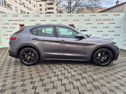 2017 Alfa Romeo Stelvio — sličica 5
