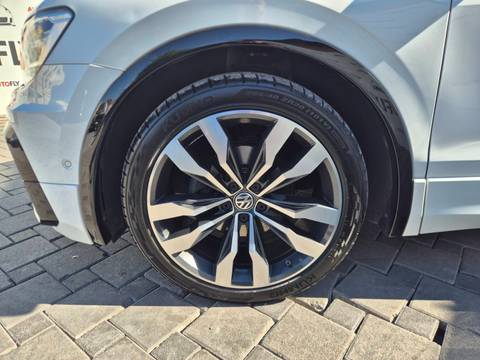 2018 Volkswagen Tiguan R-Line — sličica 25