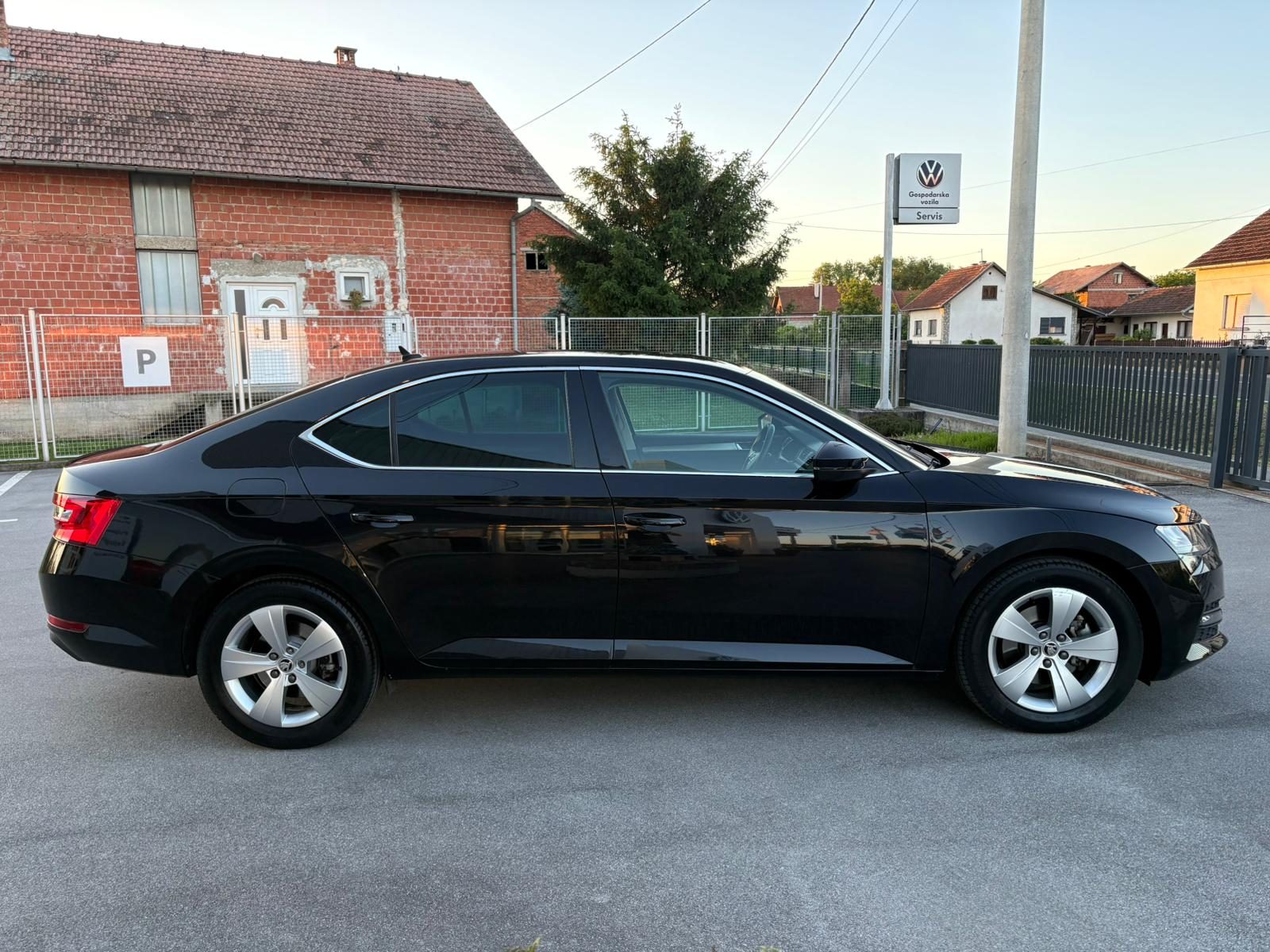 2021 Škoda Superb — fotografija 4