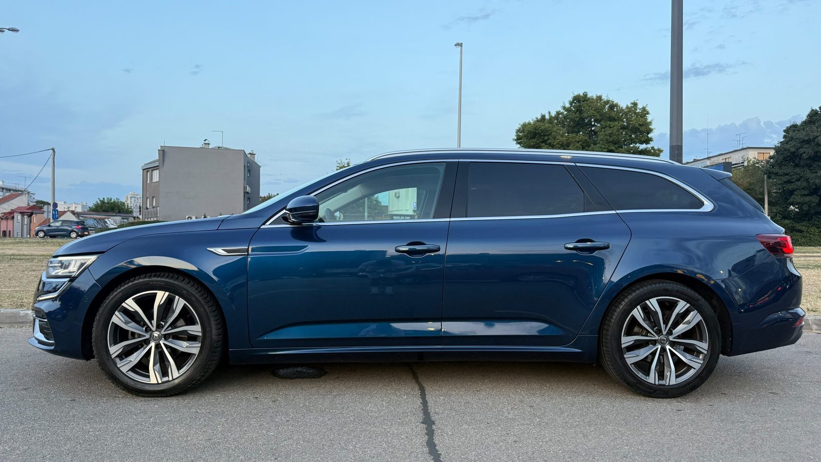 2021 Renault Talisman Grandtour — fotografija 9