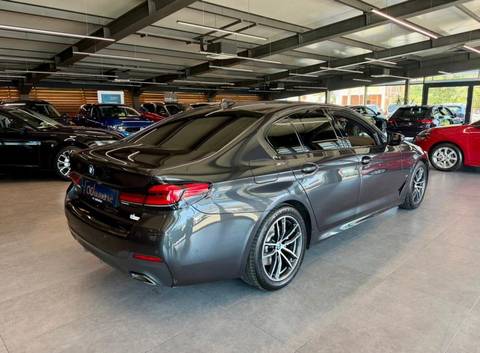2020 BMW Serija 5 — sličica 7