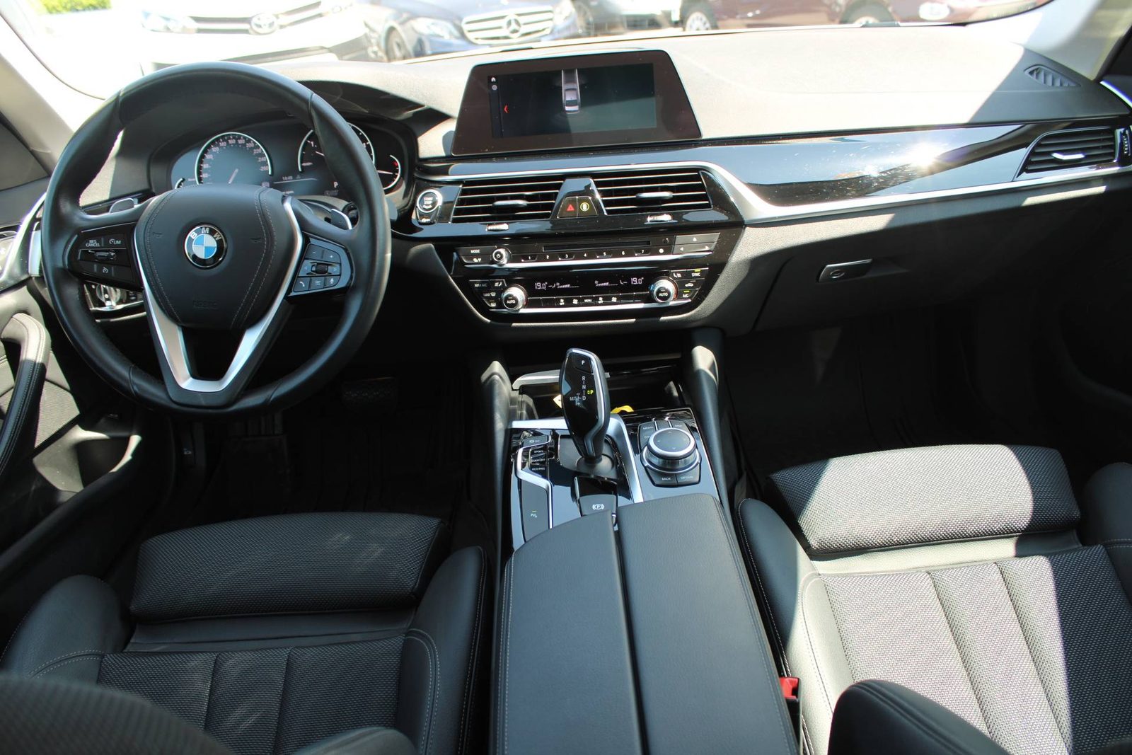 2020 BMW Serija 5 — fotografija 13