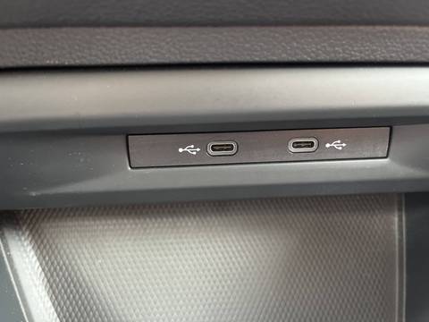2022 Volkswagen Golf — sličica 30