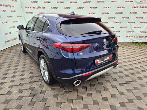 2017 Alfa Romeo Stelvio — sličica 6