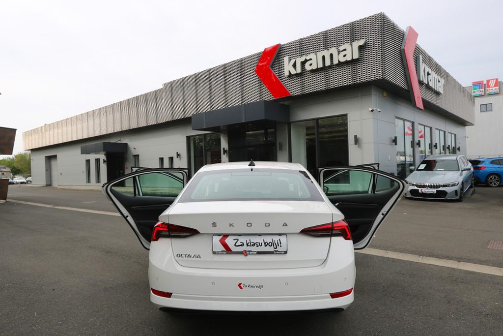 2022 Škoda Octavia — fotografija 16