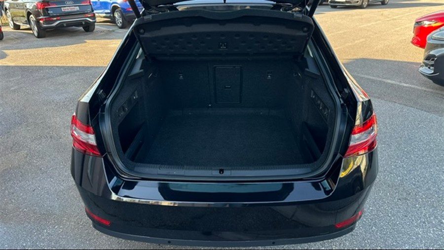 2022 Škoda Superb — fotografija 25