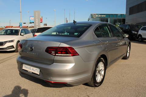 2022 Volkswagen Passat — sličica 5