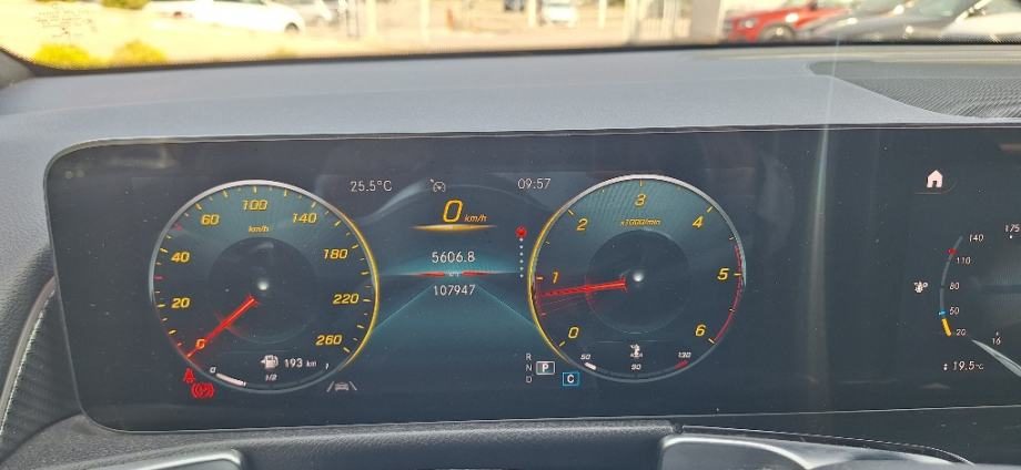 2021 Mercedes-Benz GLB — fotografija 10