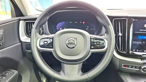 2023 Volvo XC60 — sličica 9
