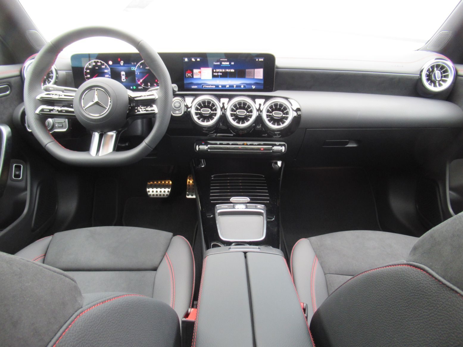 2025 Mercedes-Benz CLA — fotografija 13
