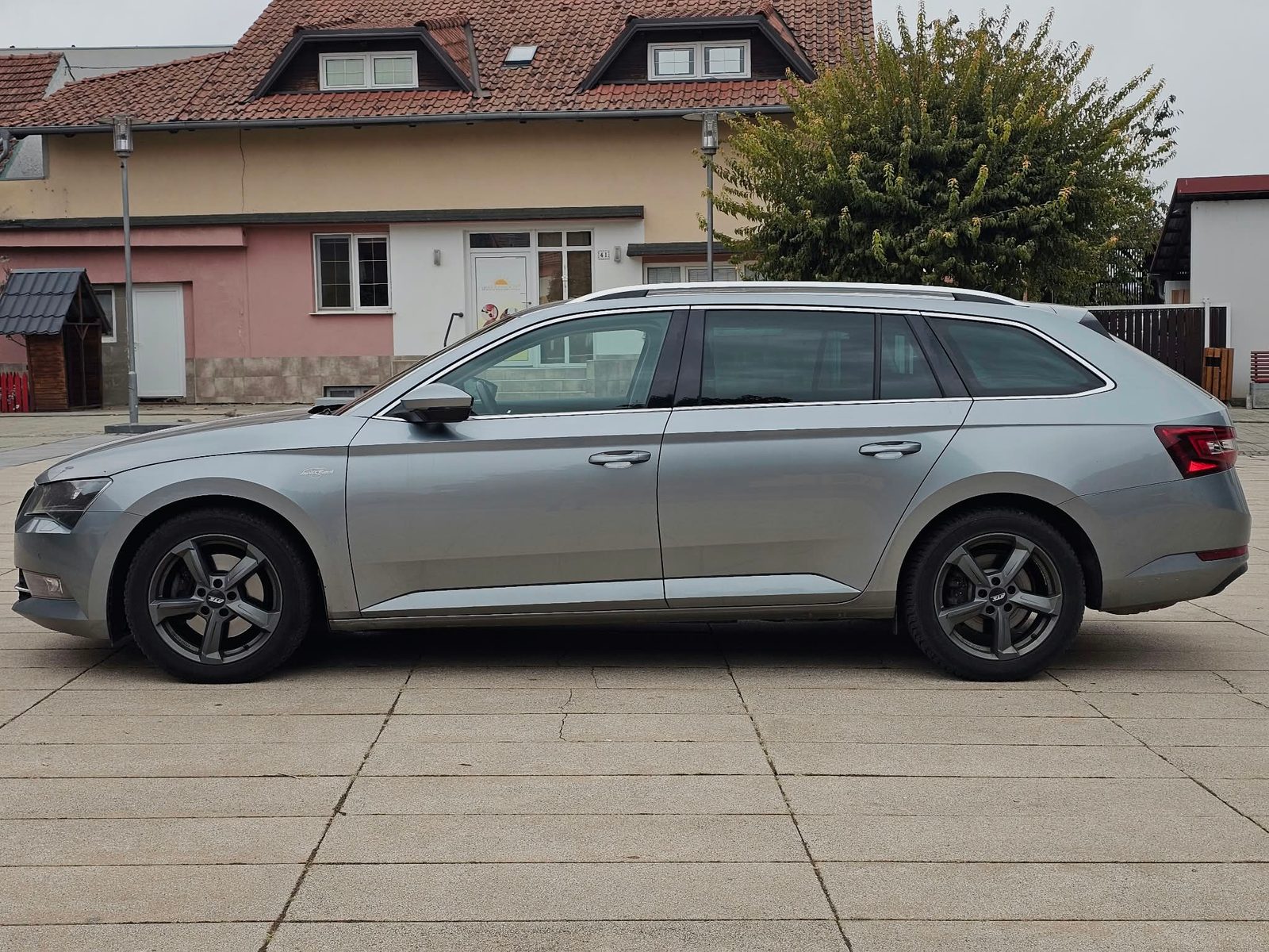 2019 Škoda Superb — fotografija 3