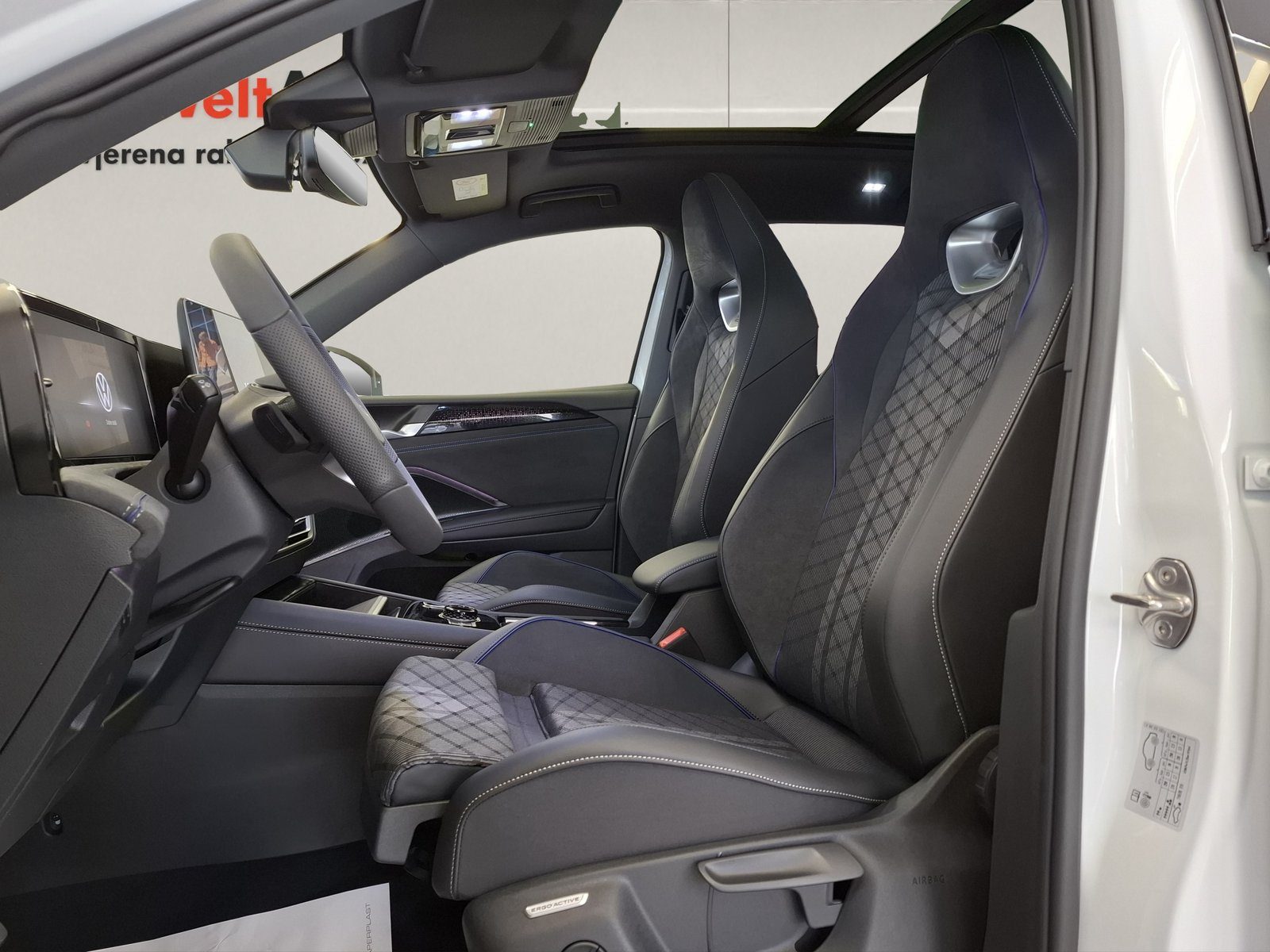 2026 Volkswagen Tiguan R-Line — fotografija 11