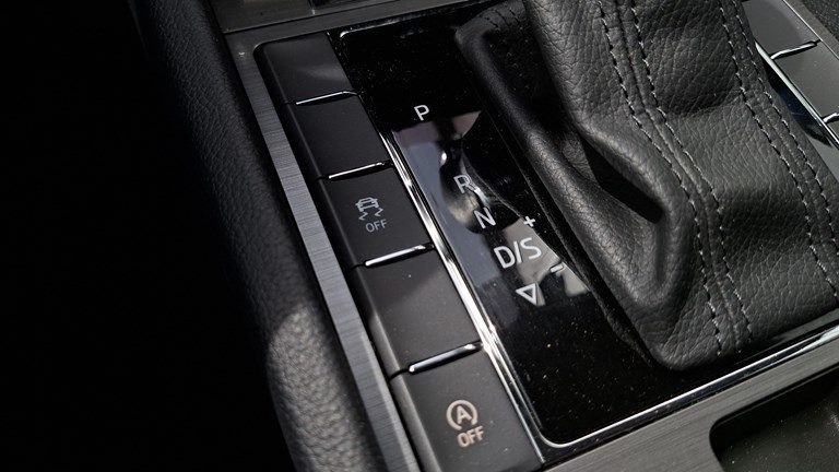 2021 Škoda Superb — fotografija 15