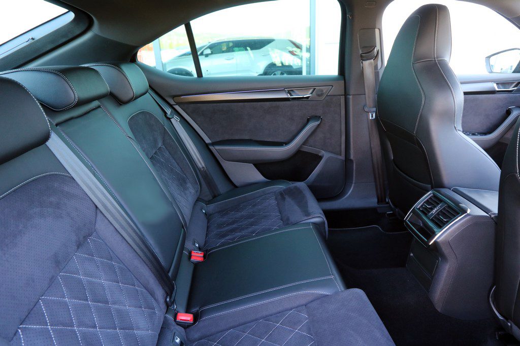 2021 Škoda Superb Sportline — fotografija 8