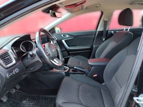 2023 Kia Ceed — sličica 13