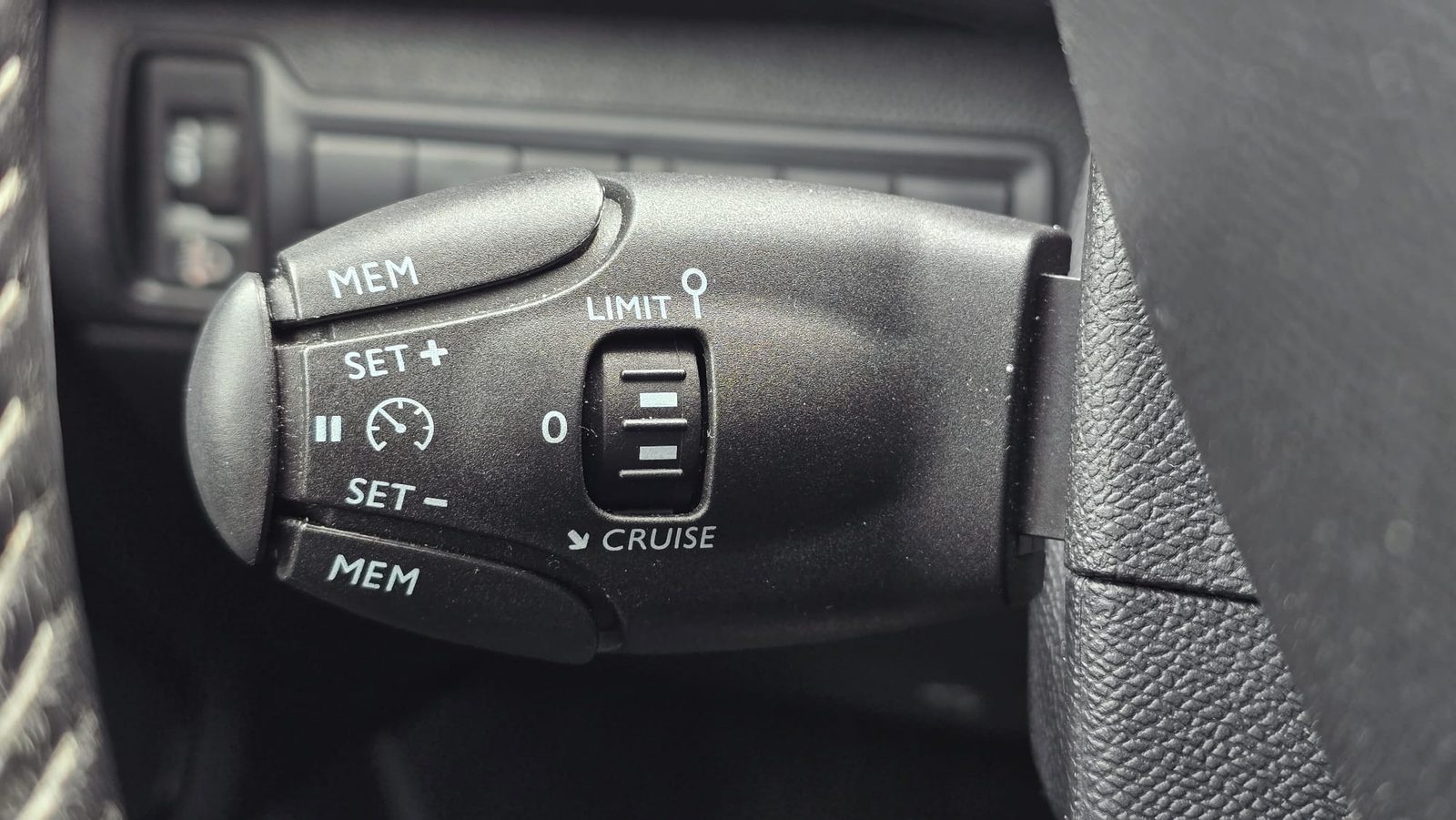 2018 Peugeot 308 — fotografija 15