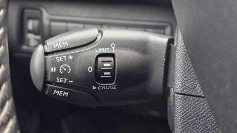 2018 Peugeot 308 — sličica 15