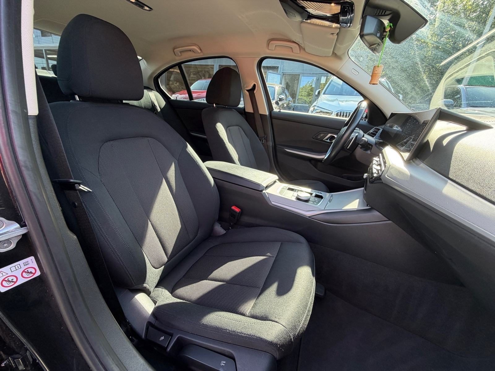 2022 BMW Serija 3 — fotografija 6